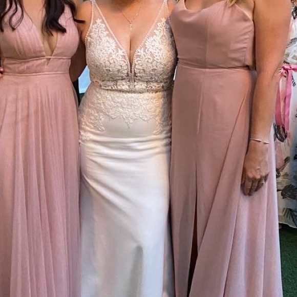 Essence of Australia crepe and lace wedding gown - Picture 4 of 5